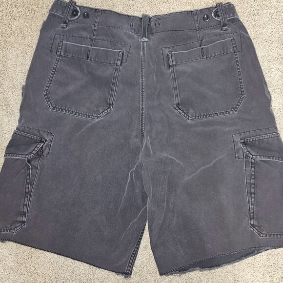 Old Navy Grey-Black Mens 36 Distressed Cargo Shorts - Picture 2 of 3